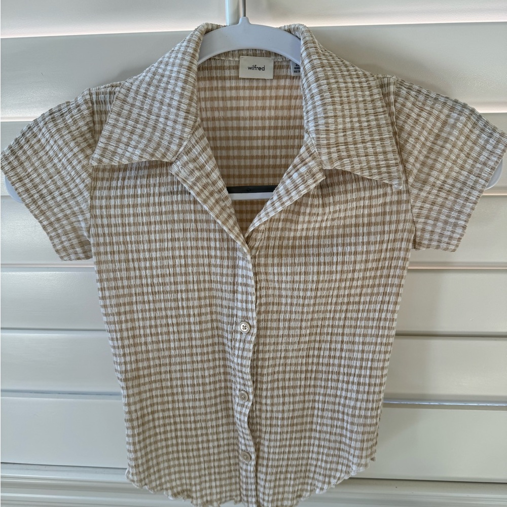 Wilfred Button shirt from Aritzia, super stretchy